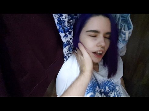 ❤️ Fann systur mína í skápnum og hjálpaði henni að koma ❤️ Klám hjá okkur